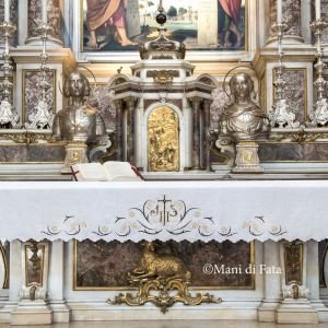Lino bianco disegnato per tovaglia altare ad intaglio 'Croce'