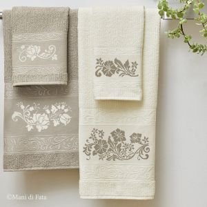Kit punto croce per asciugamano ‘Fiori e volute’