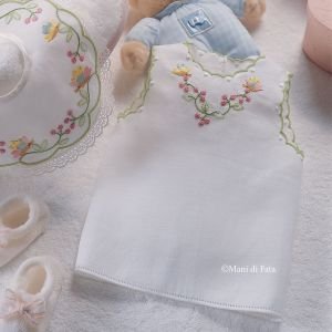 Lino bianco disegnato per camicino bebè p/misti 'Farfalle e fiori'