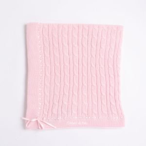 Copertina da culla in lana rosa motivo trecce