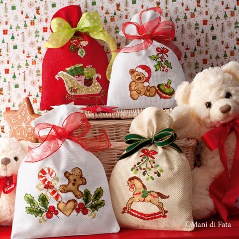 Schema punto croce per sacchetti regalo motivi natalizi
